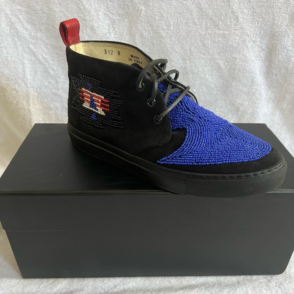 Del Toro Chukkas. Beaded, black suede. Italian leather. Lightly worn. Men’s 8
